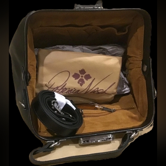 NWT Patricia Nash Gracchi Frame Satchel Black Tooled Floral Leather Crossbody - Picture 12 of 14